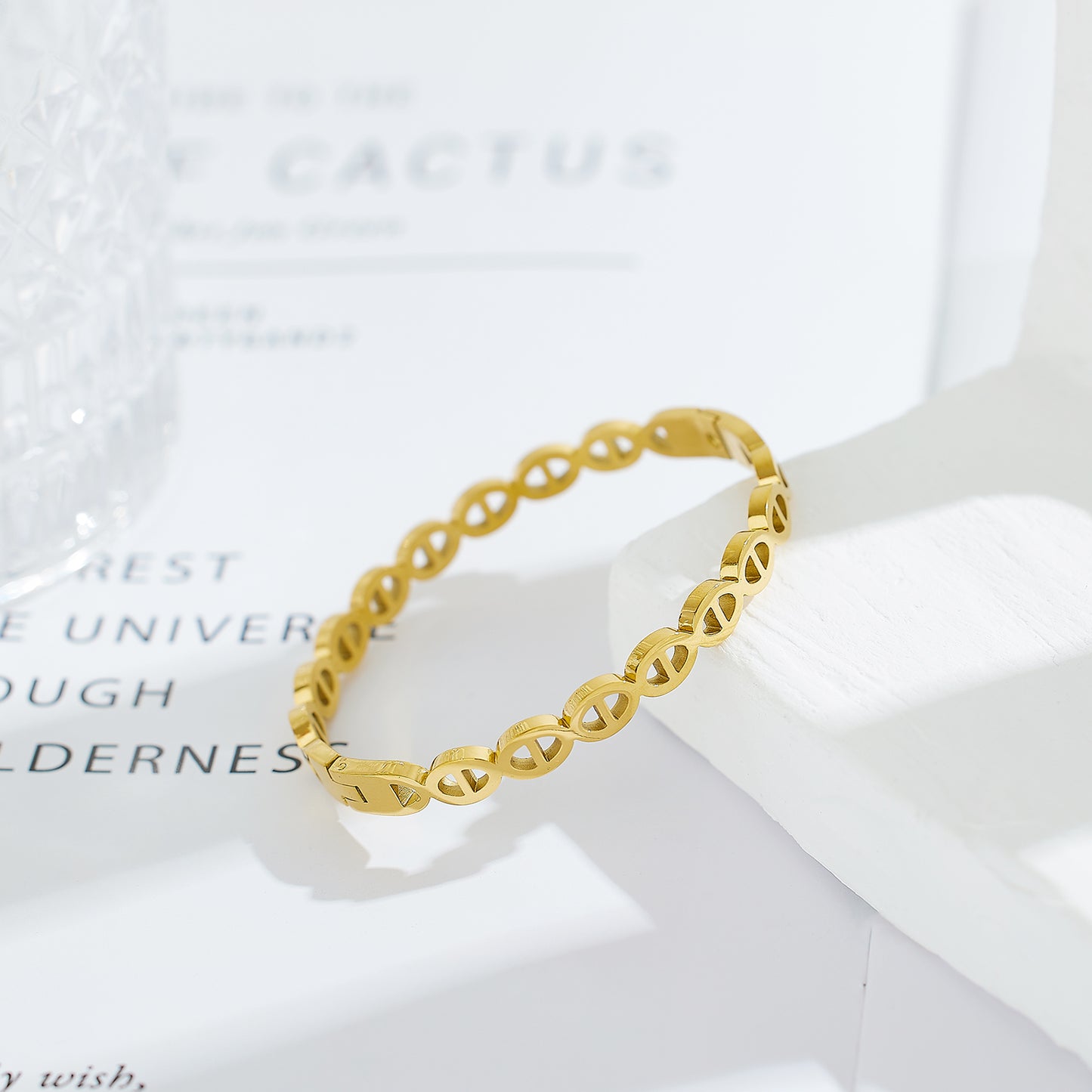 Stainless steel 18K gold plated waterproof and hypoallergenic bangle