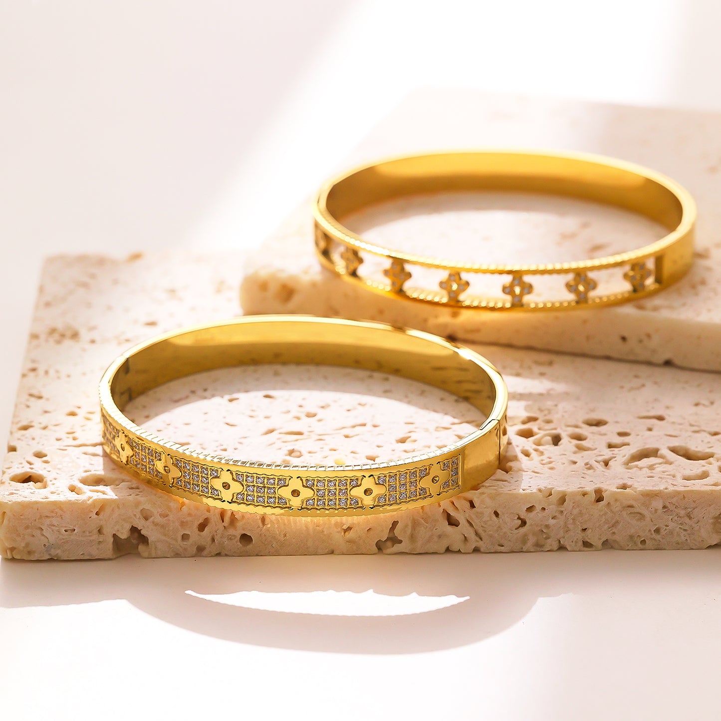 Stainless steel 18K gold plated hollow four-leaf clover bangle
