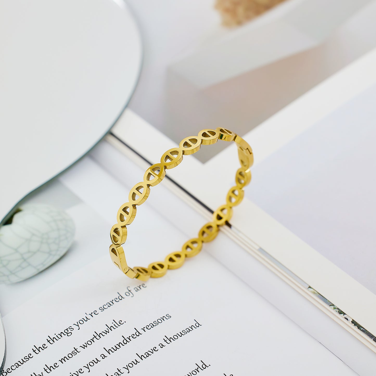 Stainless steel 18K gold plated waterproof and hypoallergenic bangle