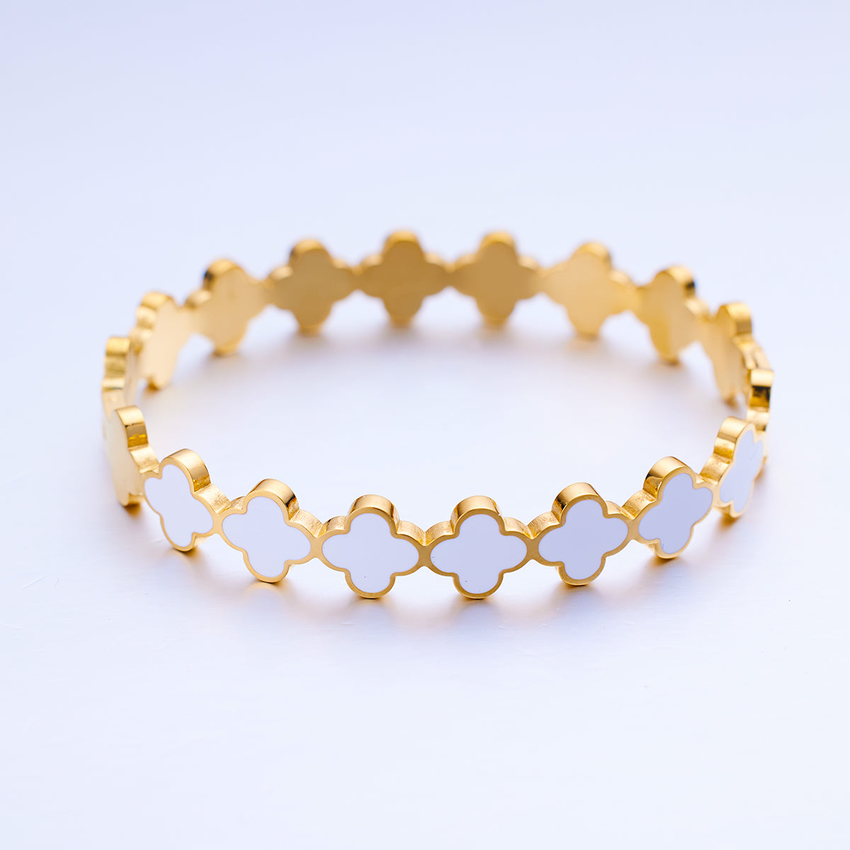 Stainless steel plated 18K four-leaf clover black and white bracelet