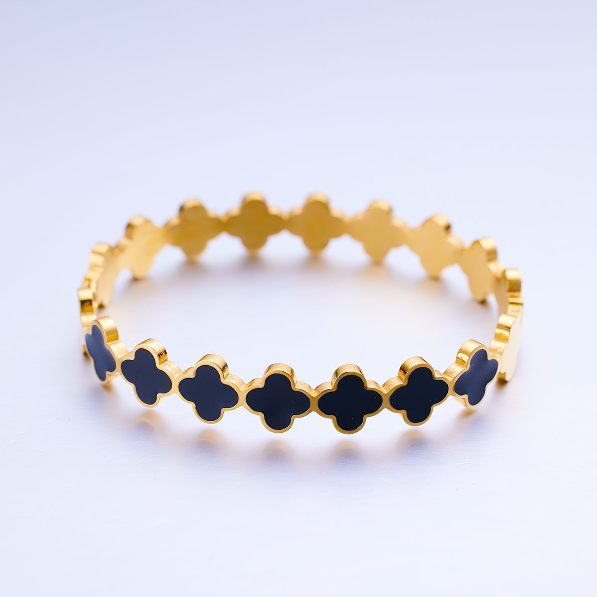 Stainless steel plated 18K four-leaf clover black and white bracelet