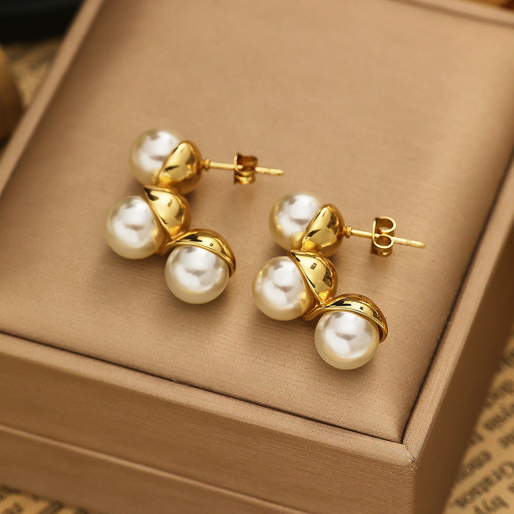 316L stainless steel stud earrings with three beads, which look like a peanut.