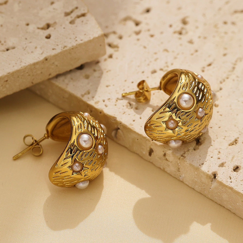 316L stainless steel stud earrings in the shape of a crescent moon