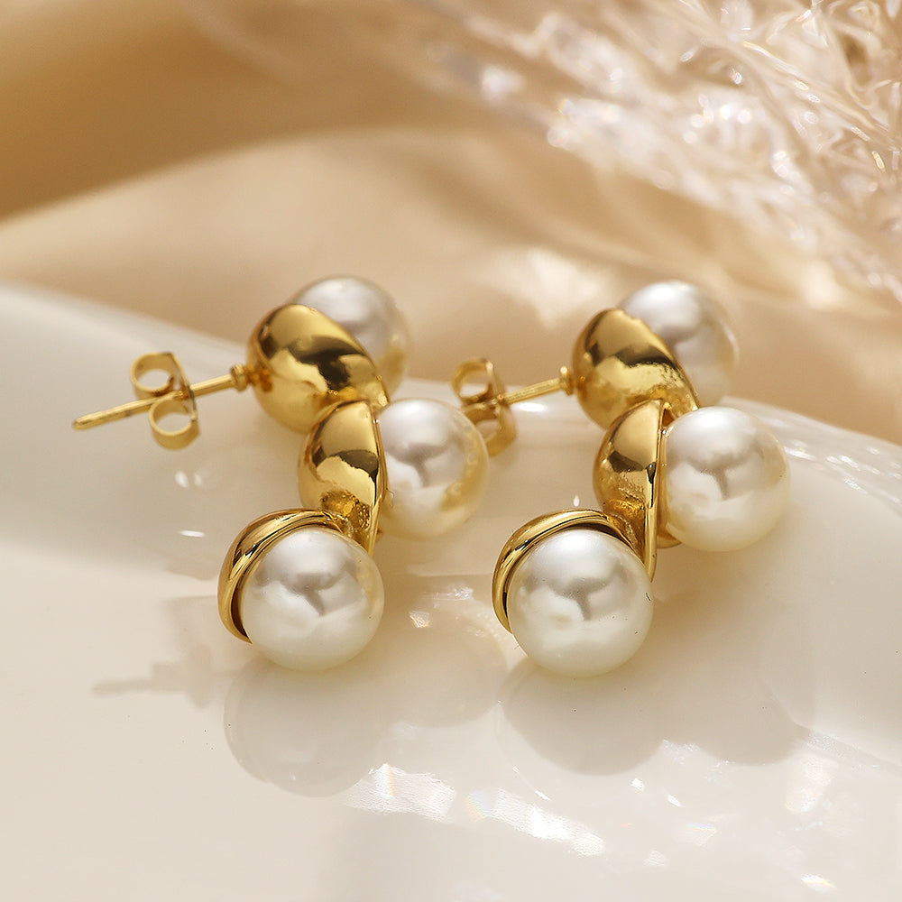 316L stainless steel stud earrings with three beads, which look like a peanut.