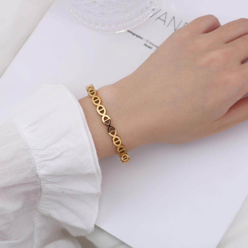 Stainless steel 18K gold plated waterproof and hypoallergenic bangle