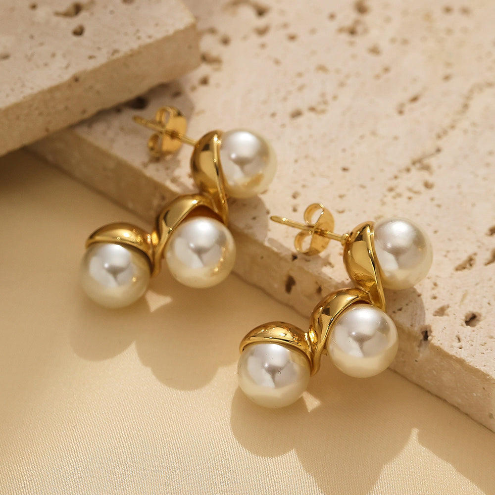 316L stainless steel stud earrings with three beads, which look like a peanut.