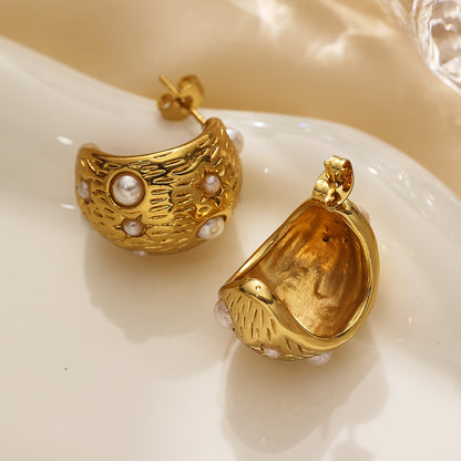 316L stainless steel stud earrings in the shape of a crescent moon