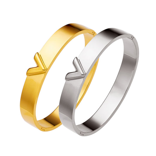 V-shaped bracelet in stainless steel plated 18K gold